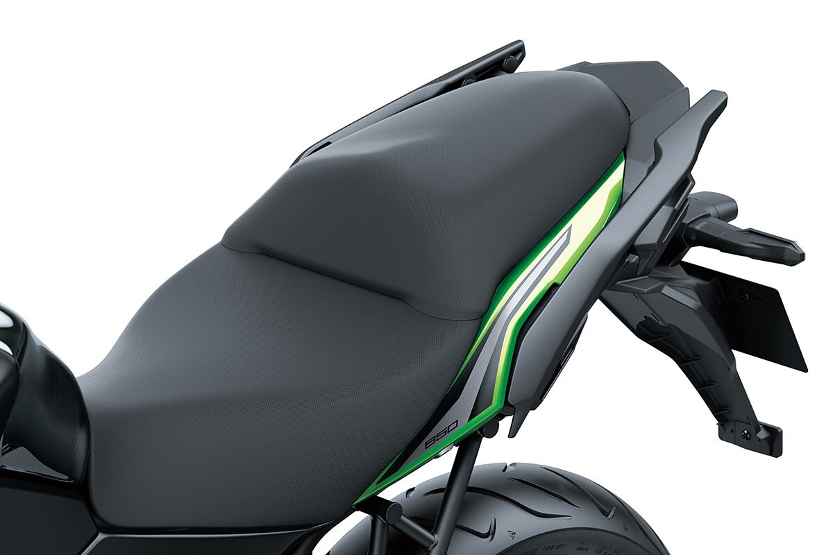 2022 Kawasaki VERSYS 650 LT CANDY LIME GREEN / METALLIC FLAT SPARK BLACK / METALLIC SPARK BLACK