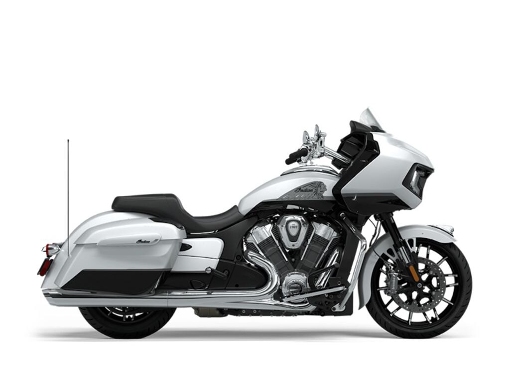2024 Indian Motorcycle Challenger Limited with PowerBand Audio Package Ghost White Metallic