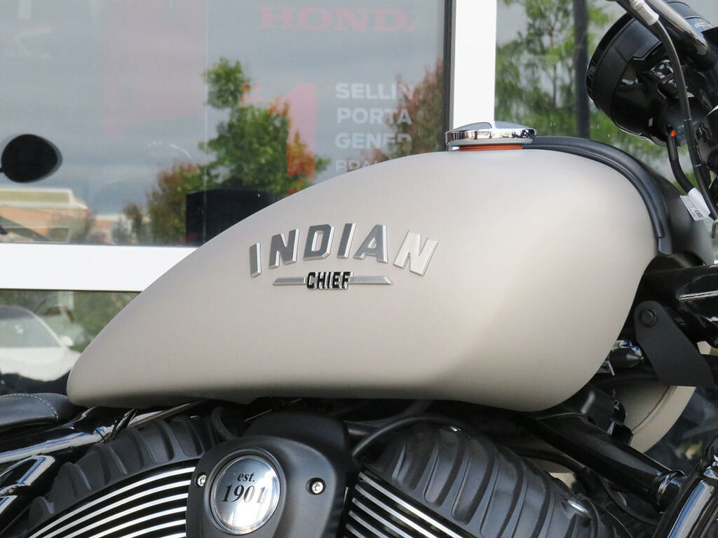 2023 Indian Motorcycle Chief ABS Silver Quartz Smoke