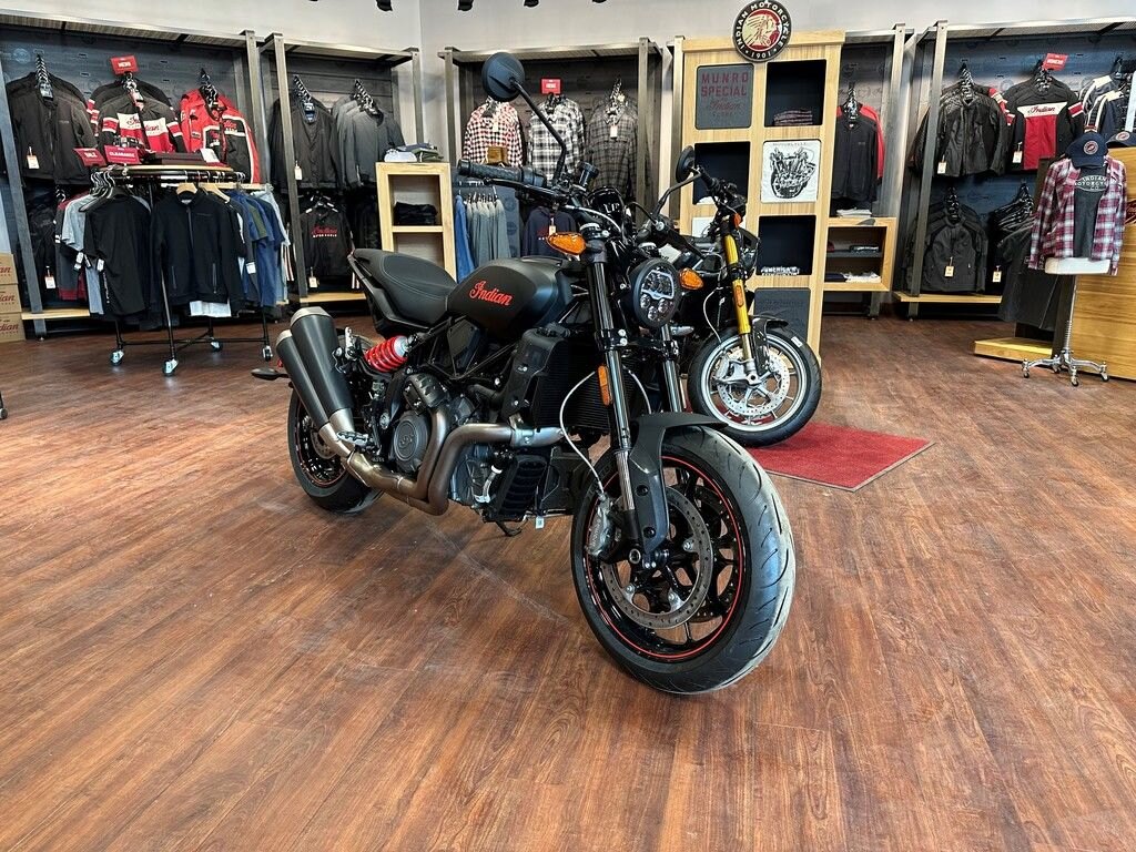 2022 Indian Motorcycle Chief Black Metallic