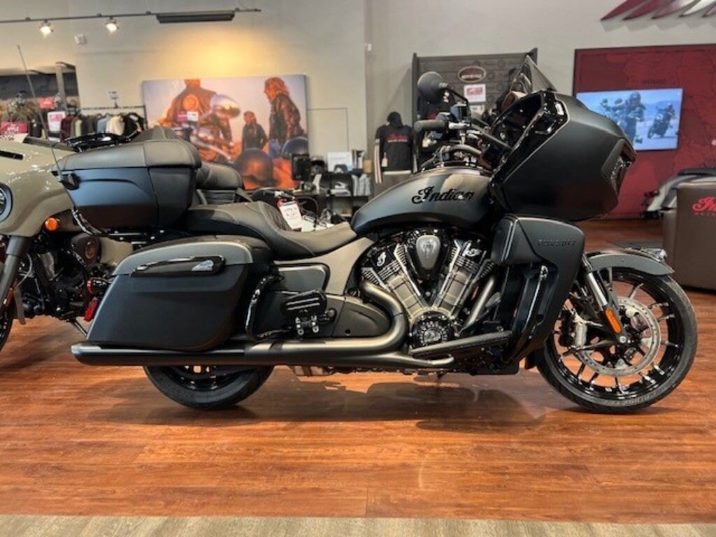 2024 Indian Motorcycle Pursuit Dark Horse with PowerBand Audio Package Black Smoke