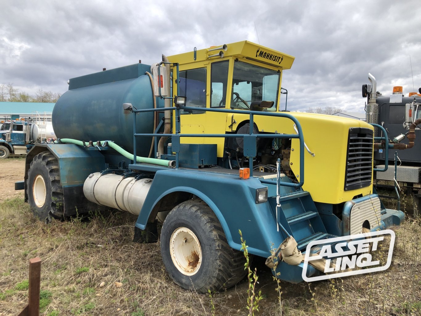 Custom Products Mahkisit Floater Water Truck