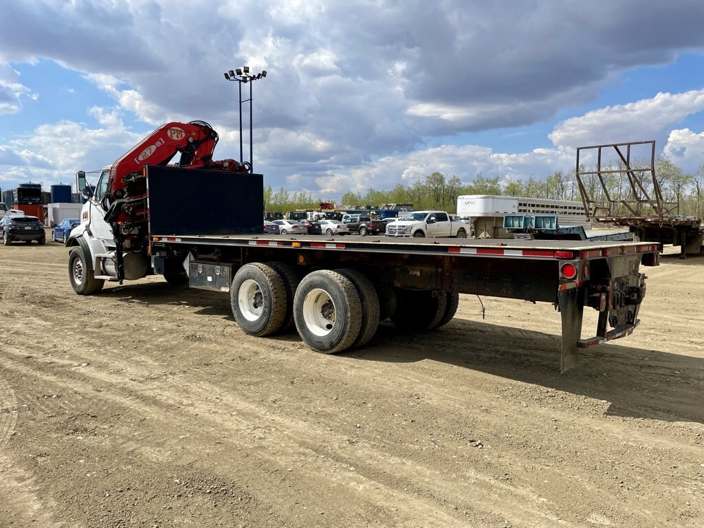 2005 Sterling LT9500 T/A Knuckle Picker Flatbed Truck