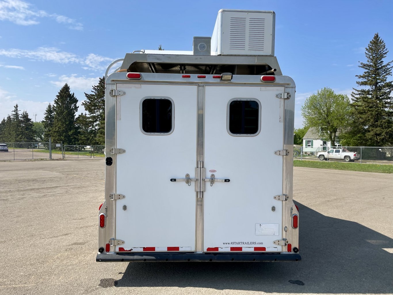 2012 4 STAR T/A HORSE TRAILER W/ LIVING QUARTERS *FINANCING AVAILABLE!*
