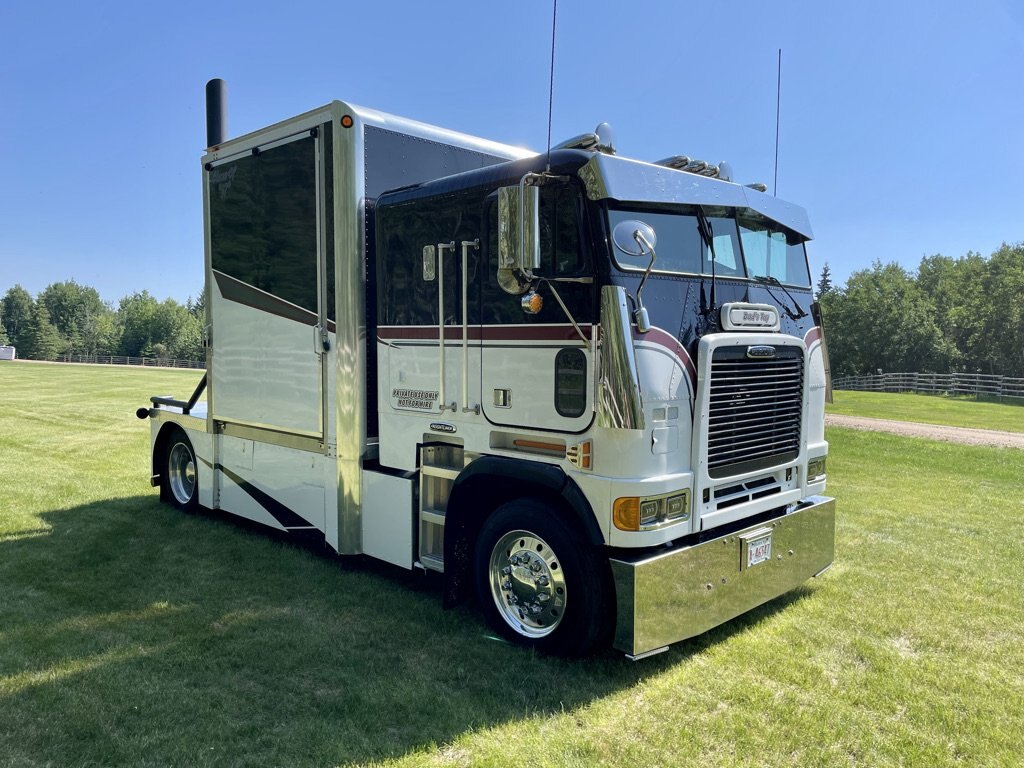 1997 Freightliner FLB S/A Cabover Truck Tractor w/Garage