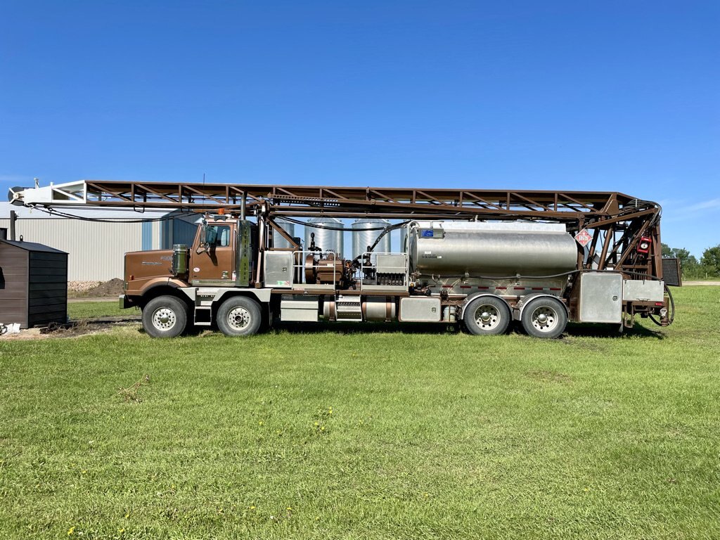 2015 Western Star T/A T/A 64 ft Flushby Rig