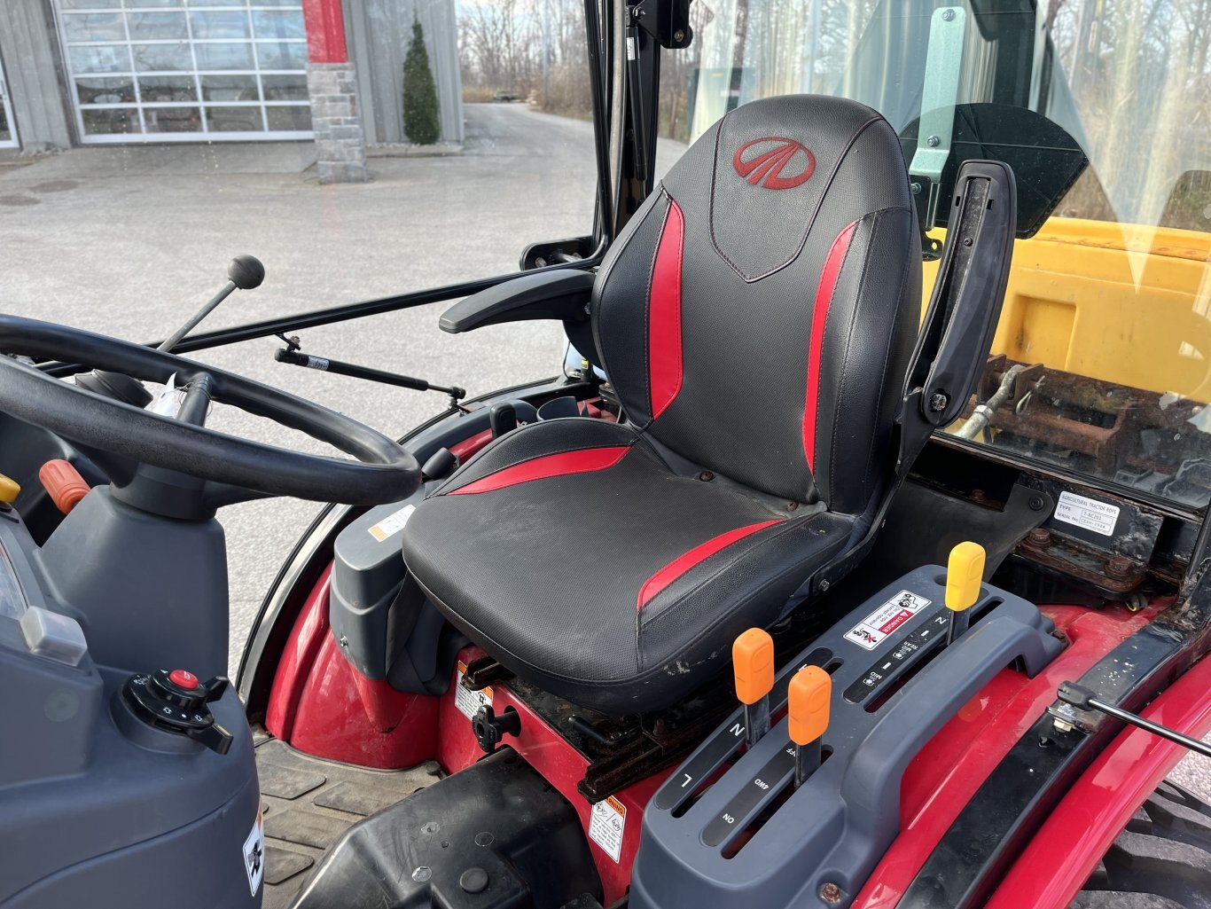 2019 Mahindra eMax 25L HST Cab Tractor (Pre Owned)