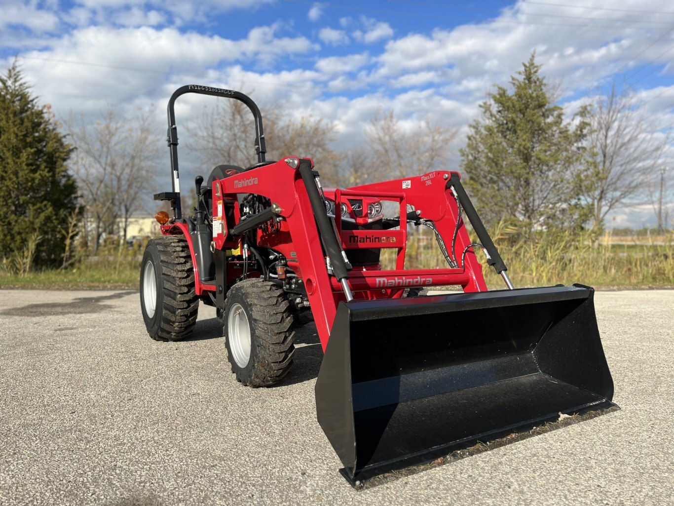 2023 Mahindra Max 26 XLT PST 4WD Tractor with Loader