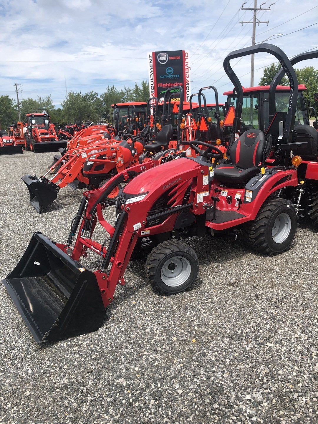 2023 Mahindra eMax 20S HST with 23L Loader