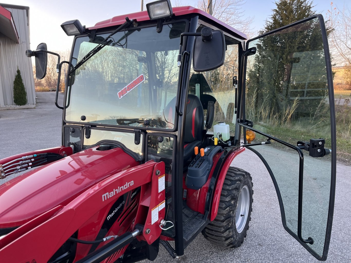 2023 Mahindra eMax 25L HST Cab Tractor & Loader (Pre Owned)