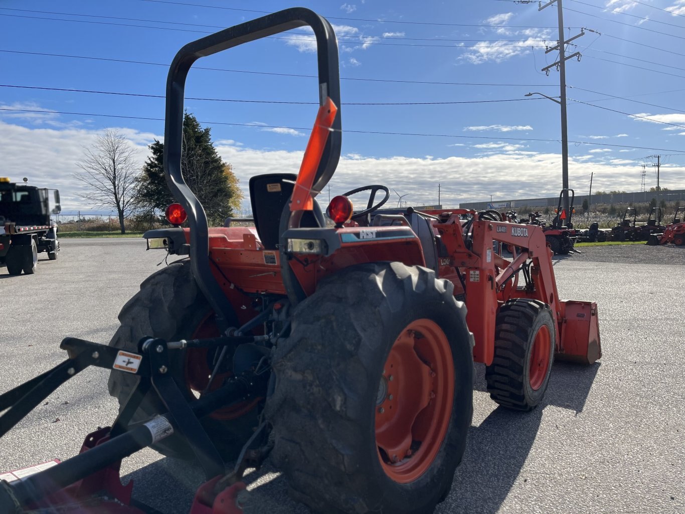 Kubota L3010 Compact Tractor with Loader (Pre Owned)