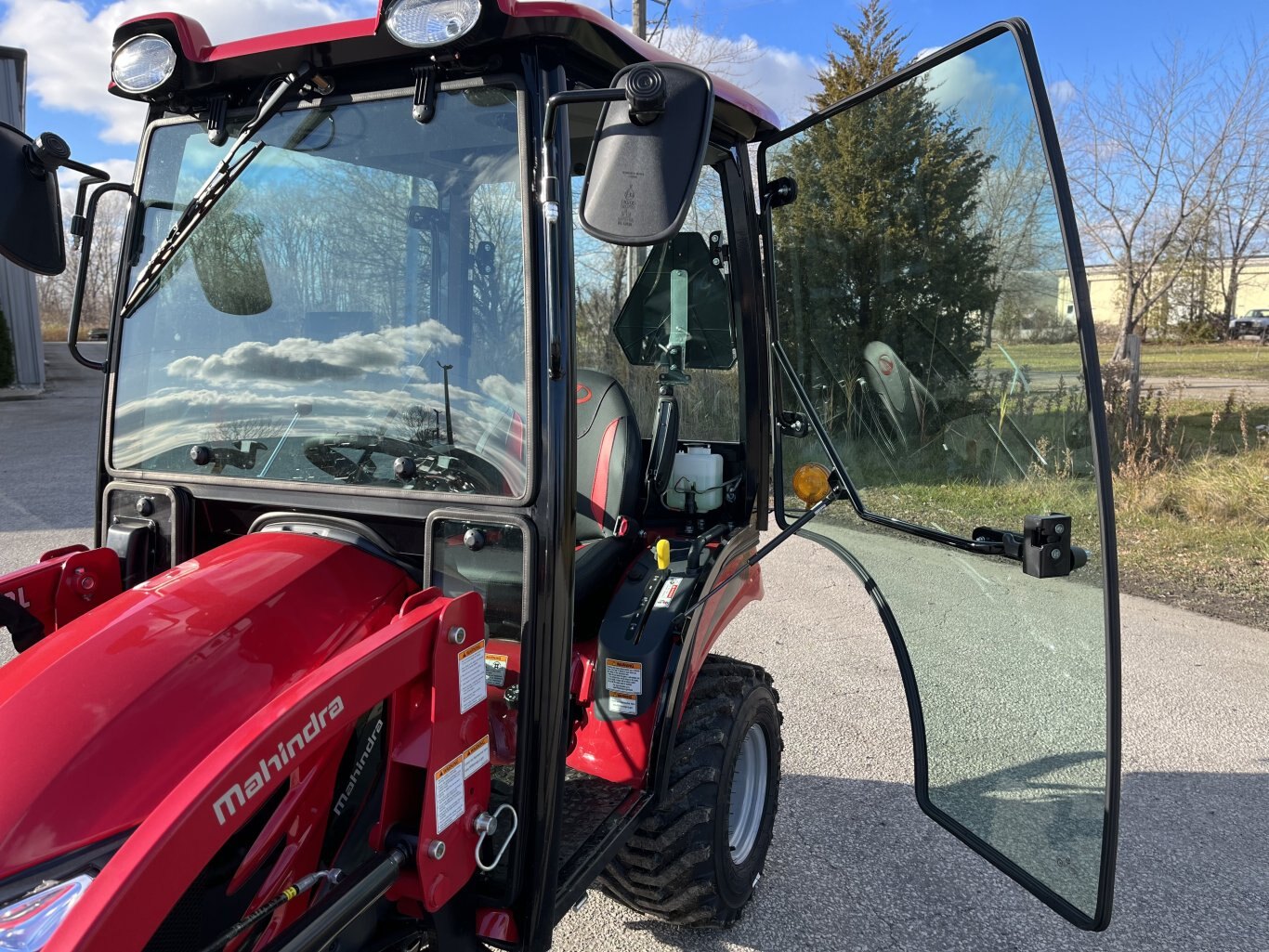 2023 Mahindra eMax 20S HST 4WD Cab Tractor with Loader
