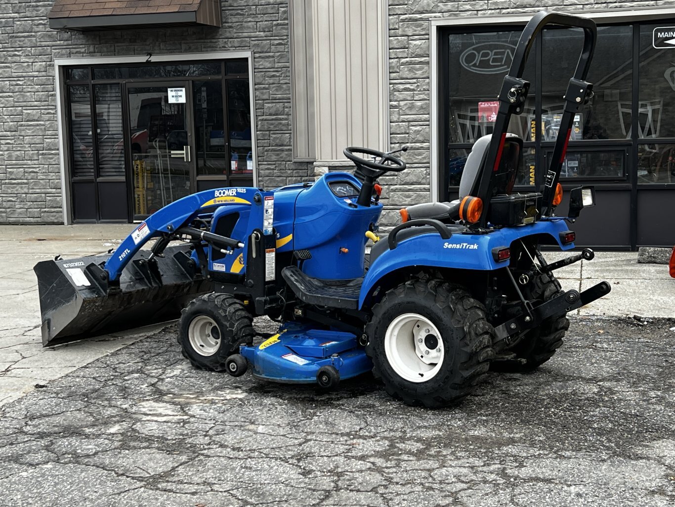 2010 NEW HOLLAND BOOMER 1025 SUB COMPACT LOADER MOWER HST