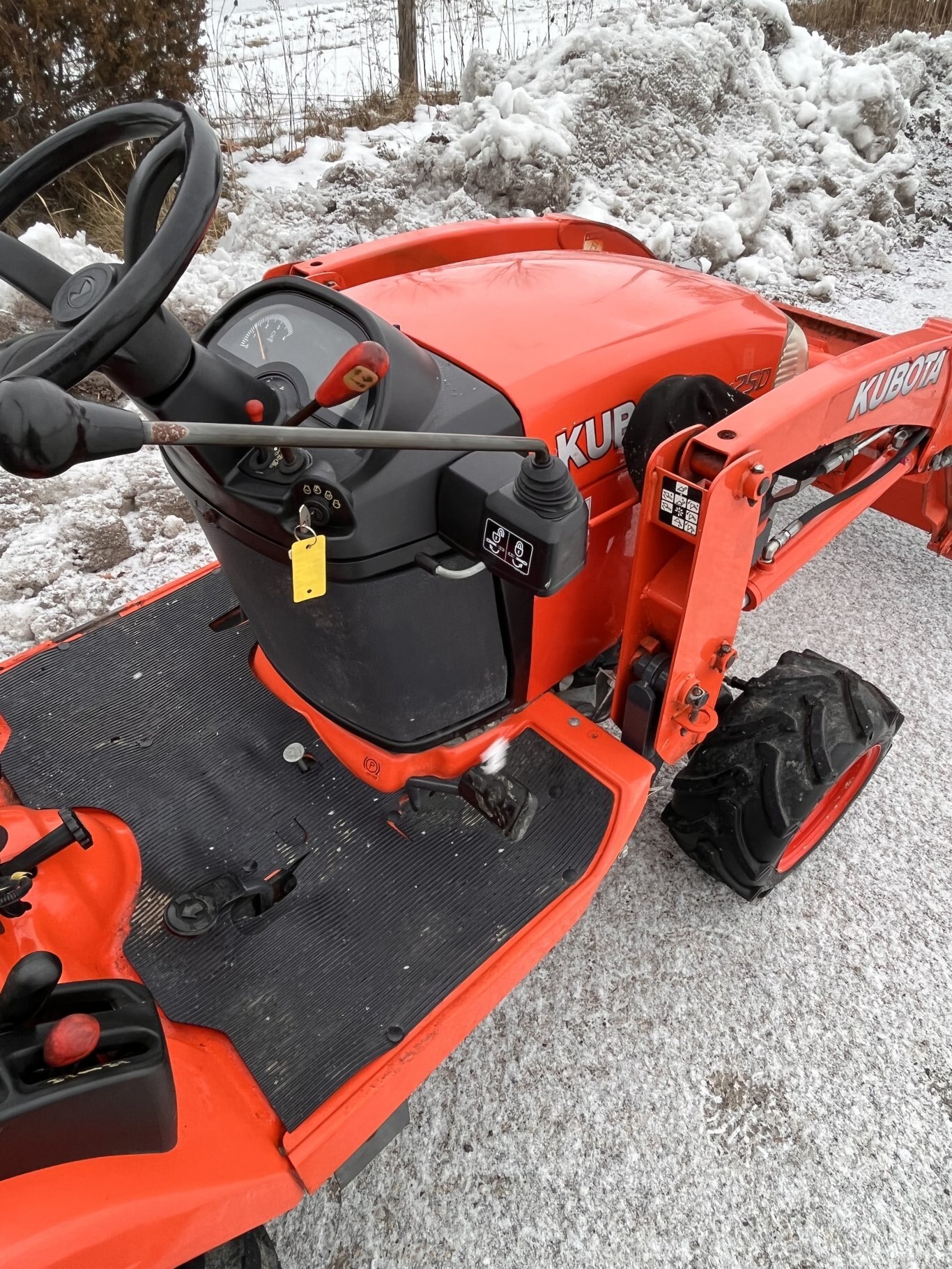 2013 KUBOTA BX25 TLB Compact 4x4 Tractor with Backhoe & Loader