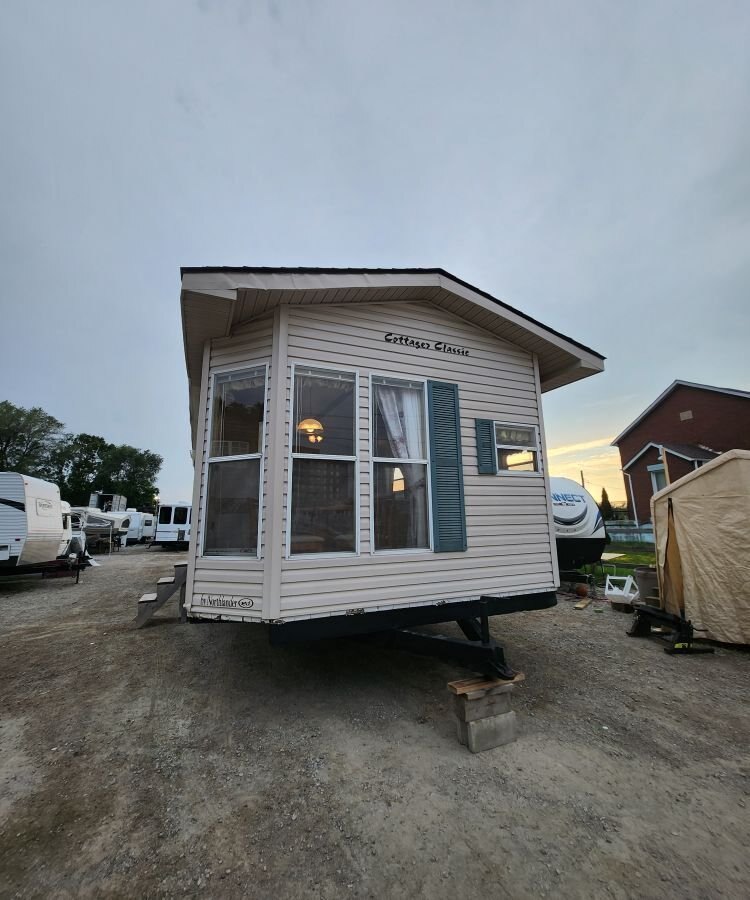 2001 Northlander Industries 14x45 2 Bedroom