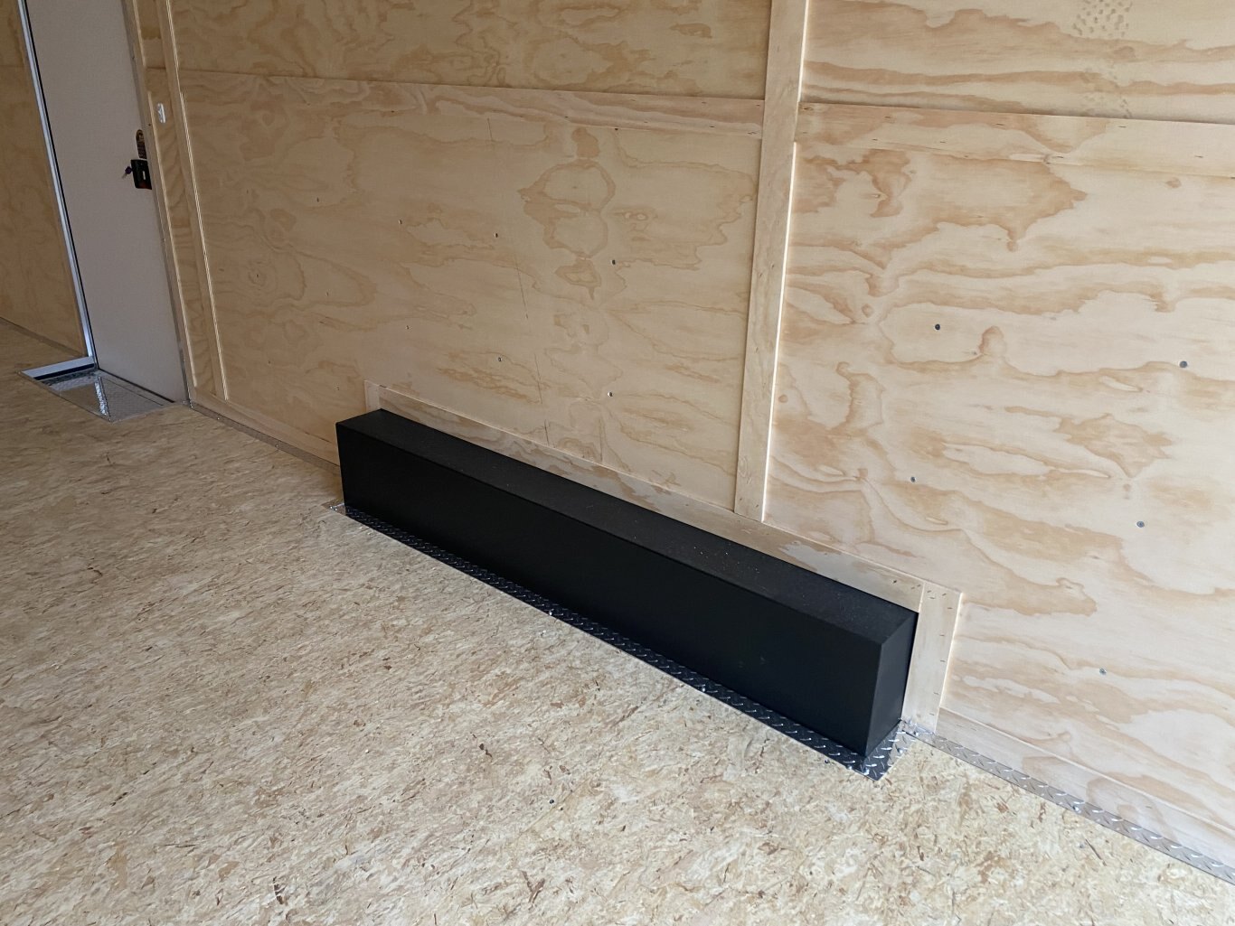 DARKHORSE 24\' ENCLOSED TRAILER DHW8.5X24TA52 Ontario Trailers for