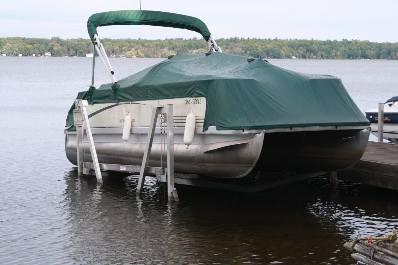 R & J Machine Pontoon Boat Lifts