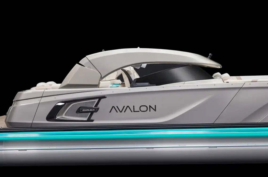 2024 Avalon Excalibur Quad Lounge Pare-brise 25 PI