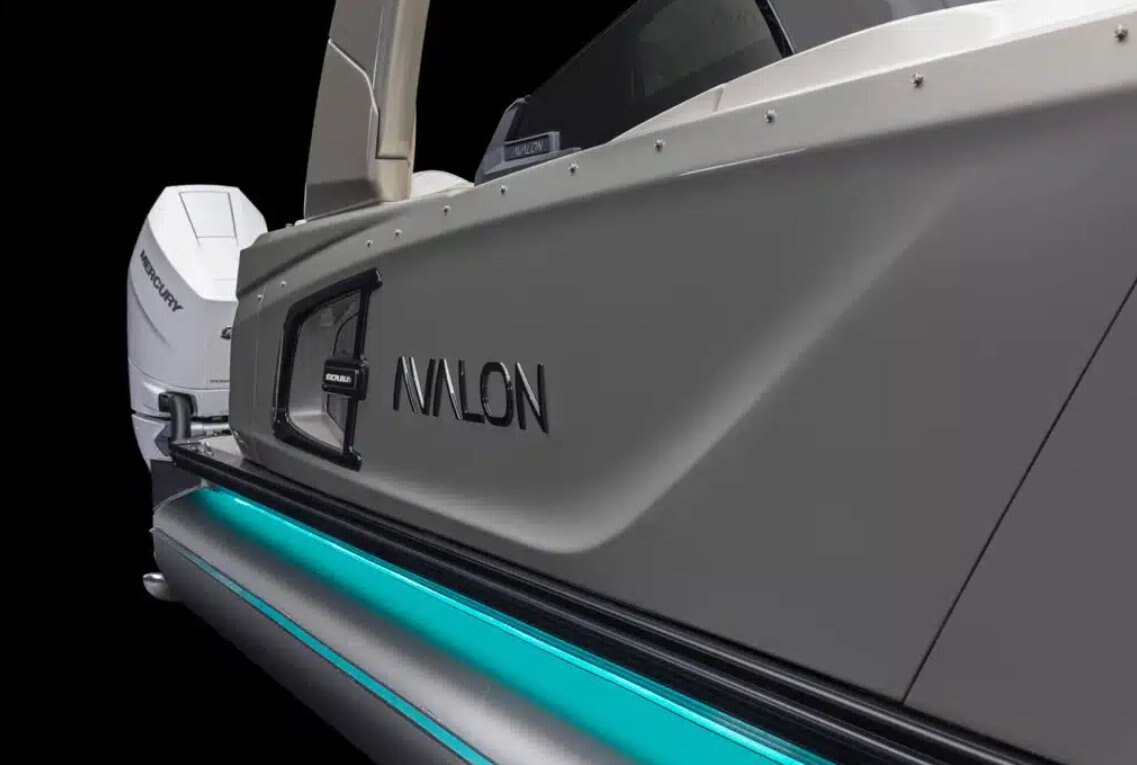 2024 Avalon Excalibur Versatile Rear Bench Windshield 25 FT