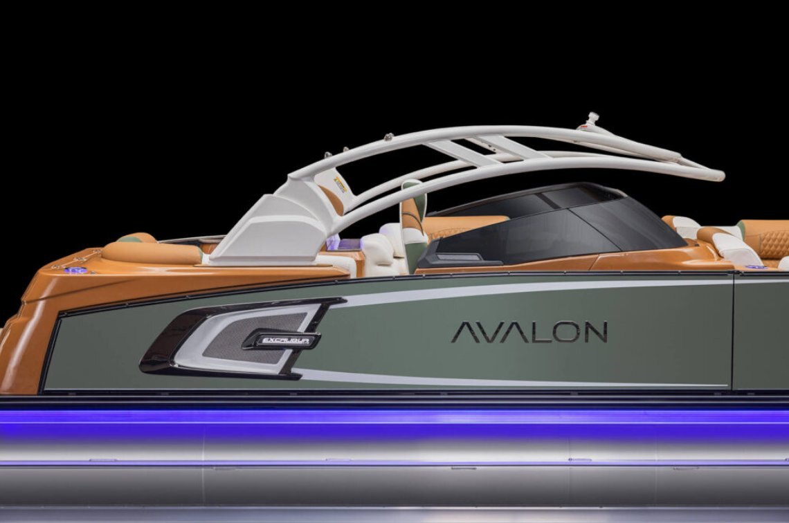 2024 Avalon Excalibur LTD Elite Windshield 25 FT