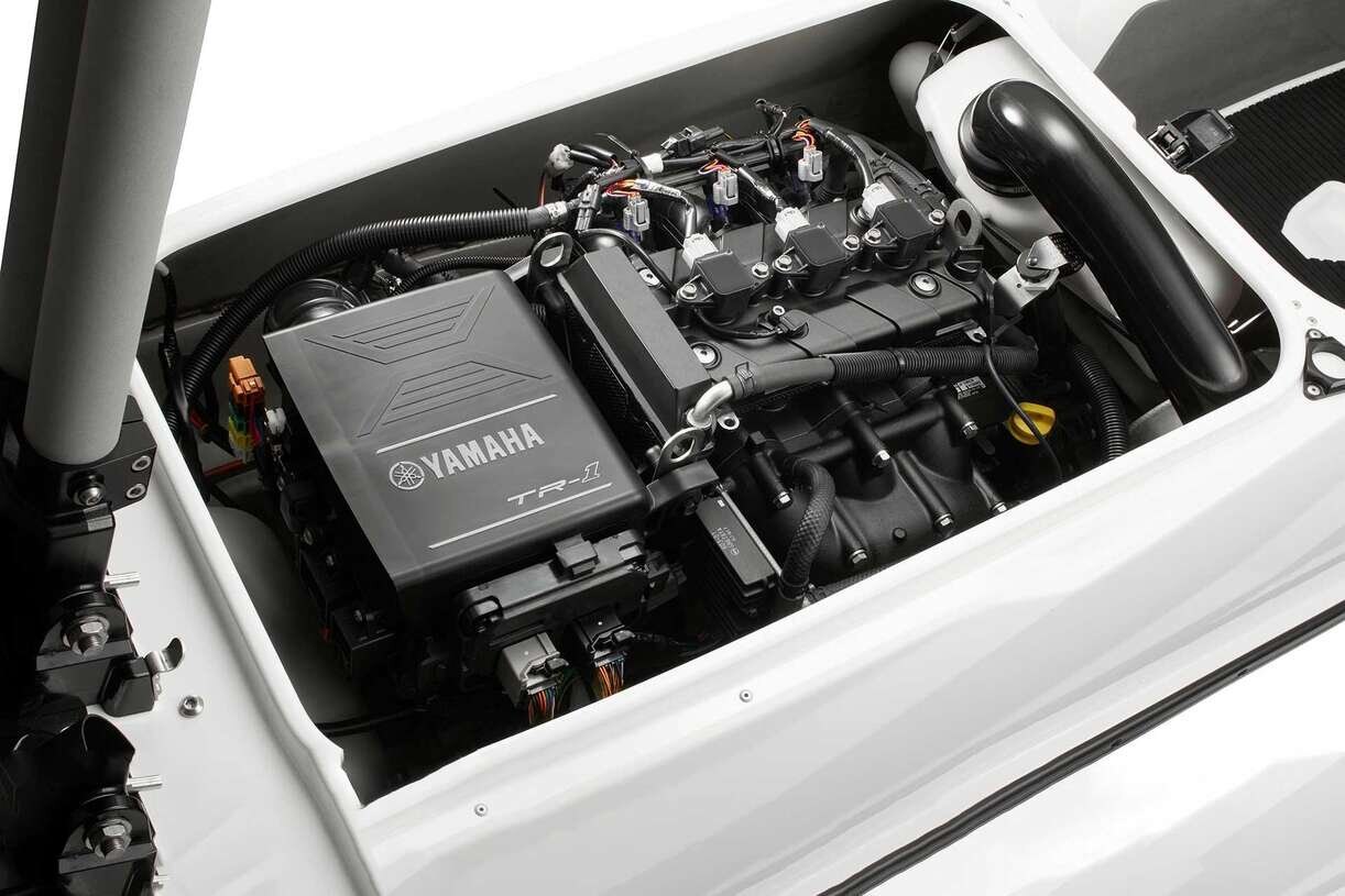 2023 Yamaha Superjet White